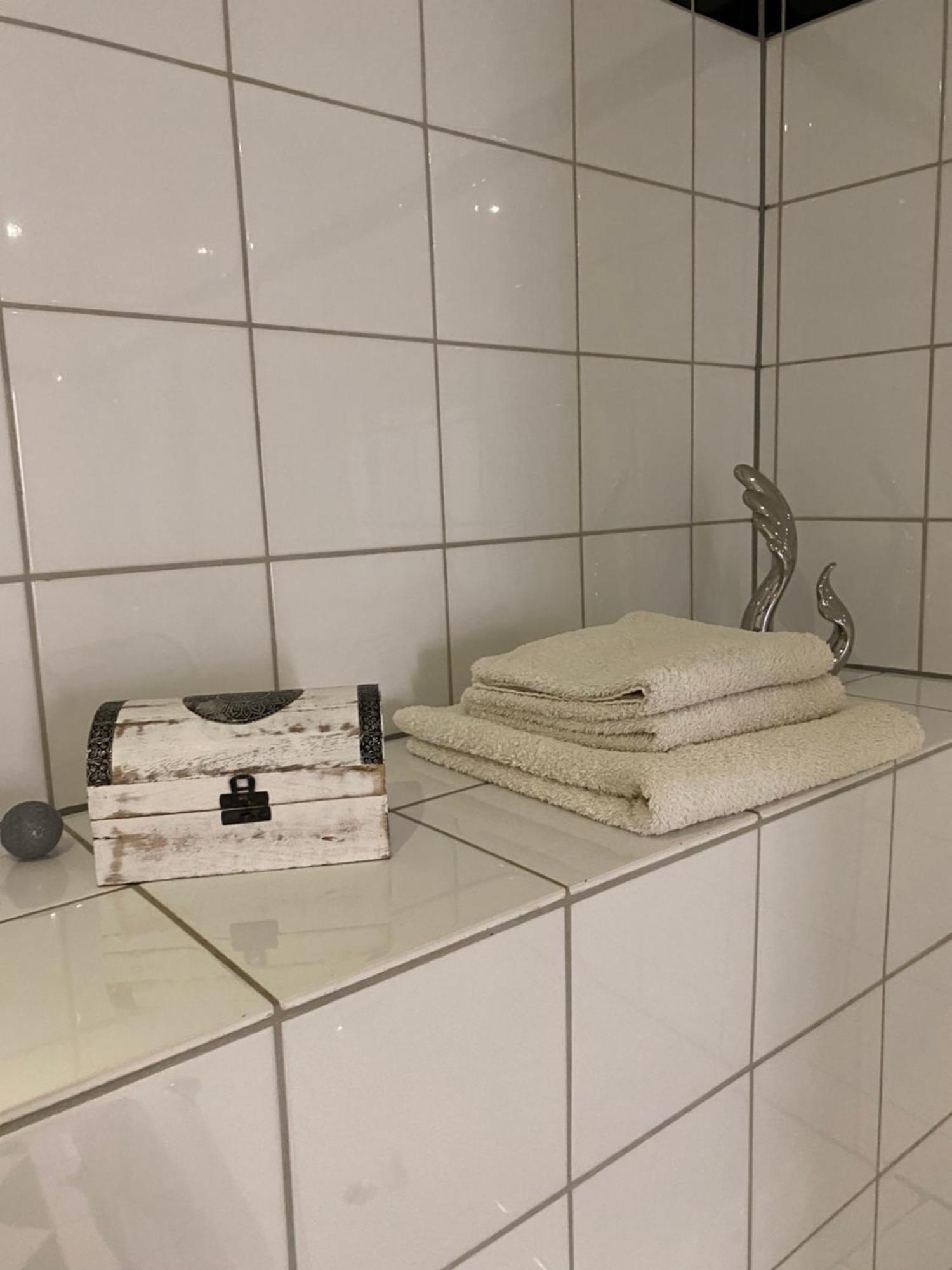 Ferienwohnung Zentral An Der Moselpromenade Zell an der Mosel Bagian luar foto